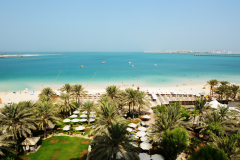 Beach-with-a-view-on-Jumeirah-Palm-man-made-island-Dubai