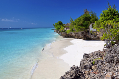 Crystal-clear-waters-at-zanzibar-Beach-in-Tanzania