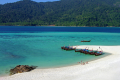 Mountain-Resort-beach-Lipe-island-Andaman-sea-Thailand