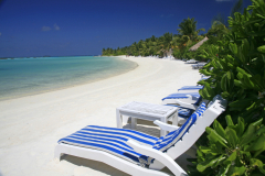 Sandy-beach-on-maldivian-island